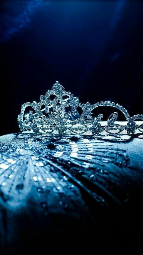 Cool Crown Wallpaper Crown Wallpaper, Crown Pictures, Crown Illustration, Crown Aesthetic, King Costume, The White Princess, Queens Wallpaper, Beautiful Scenery Photography, Blue Crown