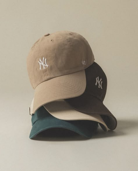 Cap Men Fashion, Yankees Cap, New Era 9twenty, Dope Hats, Hat Aesthetic, Mens Trendy Outfits, Boating Outfit, Mini Logo, Street Style Outfits Men