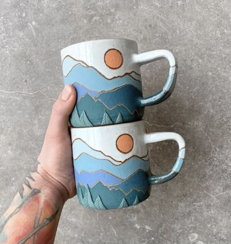 Hand Painted Mountain Mug, Fun Mug Painting Ideas, Men’s Pottery Painting, Color Me Mine Pot Ideas, Painted Mug Ideas Diy, Simple Cup Painting Ideas, Painted Pottery Mountains, Mug Painting Ideas Mountains, Hand Painted Mugs For Men