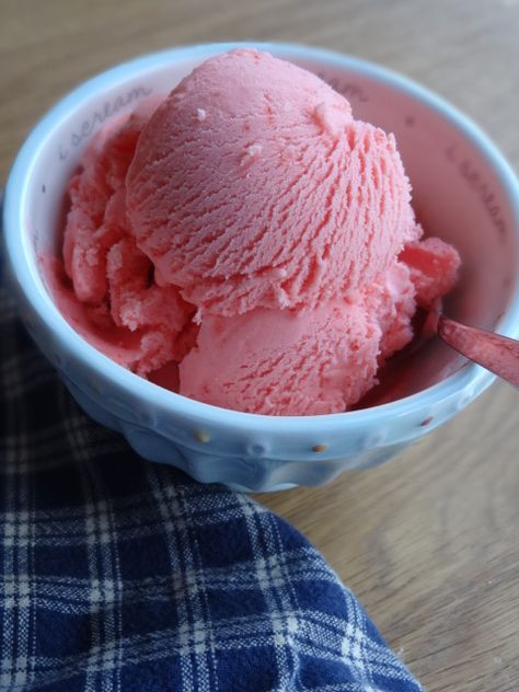 Red Licorice Ice Cream - My Stained Apron Licorice Ice Cream, Ice Cream Place, Red Licorice, Ice Cream Drinks, Ice Cream Maker Recipes, Ice Cream Base, Ice Cream Ingredients, Black Licorice, Ice Cream Truck