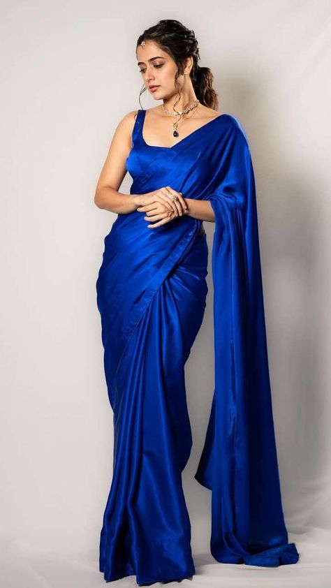 Royal Saree, Royal Blue Saree, Summer Wedding Style, Ashika Ranganath, Saree Hairstyles, Saree Wearing Styles, Simple Saree Designs, Beautiful Sarees, Simple Sarees