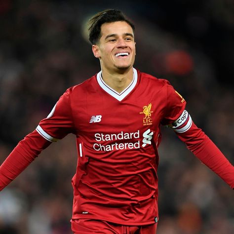 Coutinho Liverpool, Street Football, Premier League Teams, Mo Salah, Playing Football, Professional Football, English Premier League, Soccer Team, Liverpool Fc