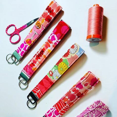 These easy key fobs are made using left over scraps.  I used my BERNINA 560 to make them.  You can make several with key fob hardware and scraps of fabric.  They make great gifts.  If you go to www.quirkyb.com I have a free tutorial video available. Materials: 1″ Key Fob hardware Scraps of fabric at More … Fabric Stash Buster, Scraps Of Fabric, Duct Tape Crafts, Quilling Earrings, Key Fobs Wristlet, Machine Applique, Left Over, Free Embroidery Designs, Tutorial Video