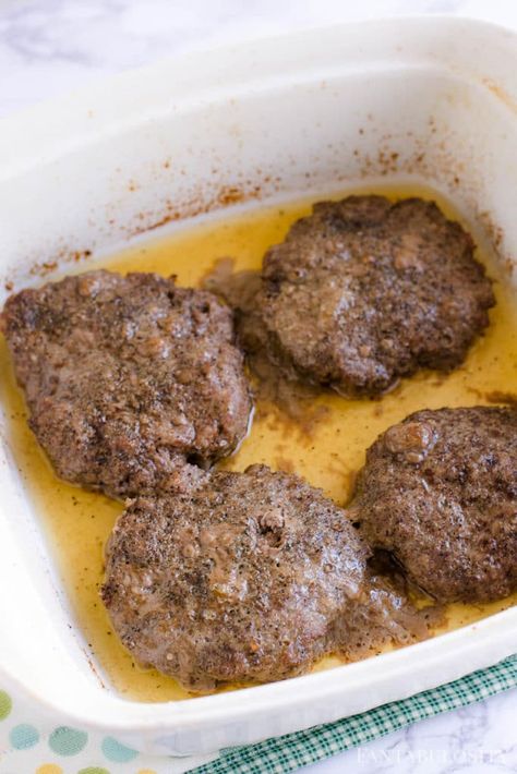 Oven-baked hamburgers - so easy, juicy and there's a trick! #bakedhamburgers #hamburgers #cheeseburgers #easyhamburgers #patties Hamburger Steak Oven Easy, Oven Baked Burgers Patties, Bake Burgers In Oven, Hamburger Steak In Oven, Baked Hamburger Patties, Burgers In Oven, Hamburgers In The Oven, Baked Cheeseburgers, Staple Dinners