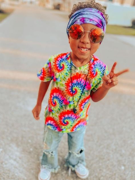 Kids Decade Day Outfits Boys, Toddler Hippie Costume, 70s Tie Dye Outfit, Decades Day Outfits For Boys, Coachella Party Outfit, Groovy Outfits, 80s Theme Party Outfits, 70s Outfits Ideas, School Disco