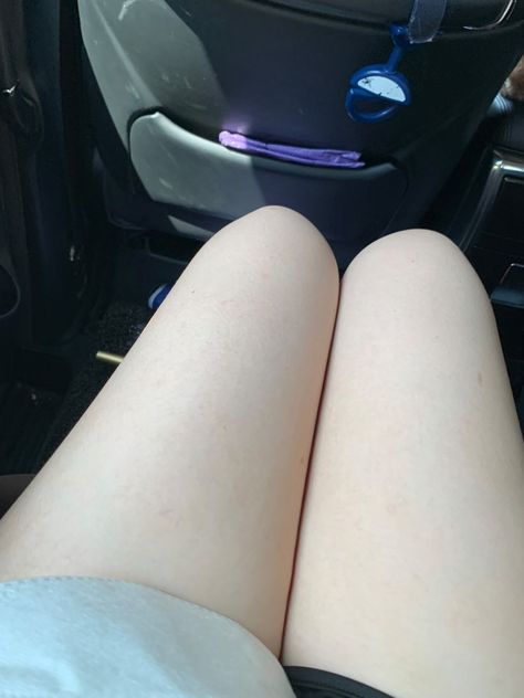 Pale Legs, Pingu Pingu, Snap Friends, Girls Dp Stylish, Pretty Legs, Blonde Hair Blue Eyes, Women Legs, Pale Skin, Soft Skin