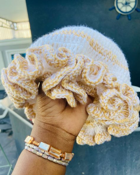 Handcrafted with love and a touch of flair 💕✨ Check out this cute crochet ruffle hat, perfect for cozy days in style! #HandmadeWithCare #RuffleHat #HermosasCrafts Ruffle Crochet Hat, Crochet Ruffle Hat, Ruffle Crochet, Ruffle Hat, Crochet Ruffle, Crochet Hat, Cute Crochet, Crochet Ideas, In Style