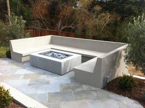 Concrete Fire Pit Seating, Concrete Lounge Outdoor, Outdoor Rectangle Fire Pit Ideas, Outdoor Seating Concrete, Concrete Seating Outdoor, Boma Ideas Fire Pits, Fire Pits With Seating, Fire Pit Near Pool, Cement Fire Pit