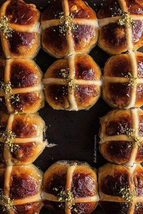 Hot Cross Buns {Easter buns} Easter Buns, Buns Recipe Easy, Easter Bun, Sticky Buns Recipes, Hot Cross Buns Recipe, Homemade Buns, Cardamom Buns, Beautiful Breakfast, Candied Lemons