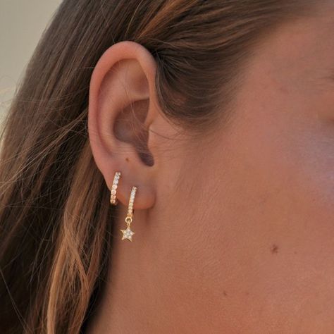 jewelleryjewlsearingsdouble piercingsgoldsilverdaintyjewellerypearlsilverrose goldankletbraceletnecklaces jewellery gold 2nd Ear Piercing, 2 Ear Piercings, Minimalist Ear Piercings, Second Ear Piercing, Double Ear Piercings, Curated Ear, Double Earrings, Double Piercing, Cute Ear Piercings