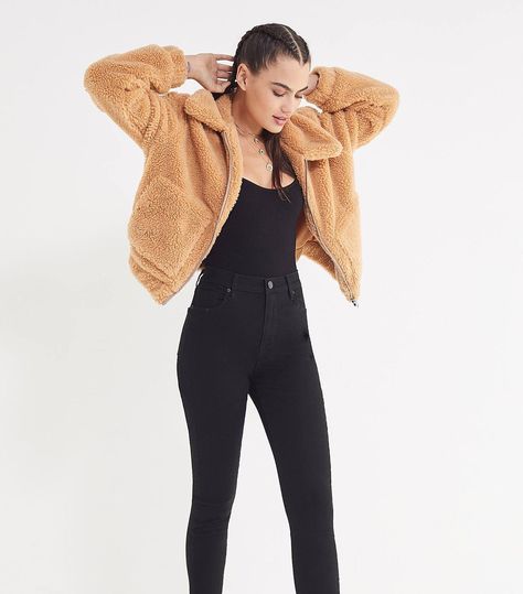 This Winter Trend Is "Seeing Massive Crowd Appeal" Crop Teddy Jacket Outfit, Cropped Teddy Jacket Outfit, Teddy Jacket Outfit, Cropped Teddy Jacket, Jacket Trend, Street Style Parisian, Coat Trends, What To Buy, Teddy Jacket