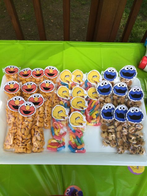 Elmo Snack Ideas, Sesame Street Birthday Snacks, Sesame Street Birthday Party Food Ideas, Sesame Street Snack Table, Sesame Street Birthday Dessert Table, Sesame Street Cookies 1st Birthday, Sesame Street Goodie Bag Ideas, Sesame Street Birthday Party Favors, Sesame Street Snack Ideas