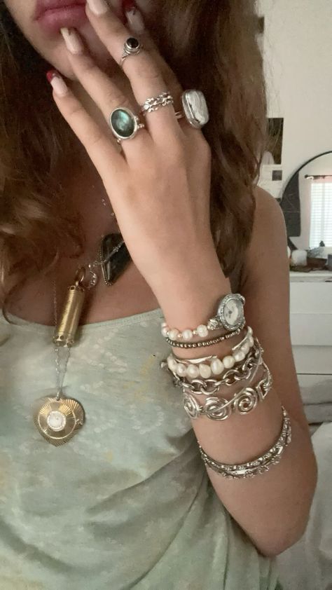 Stacked Chunky Jewelry, Chunky Necklaces Outfit, Jewelry Stack Inspiration, Bracelets Stack Aesthetic, Chunky Jewelry Rings, Chunky Maximalist Jewelry, Vintage Bracelet Stack, Cute Chunky Rings, Silver Jewelry Stack Bracelets