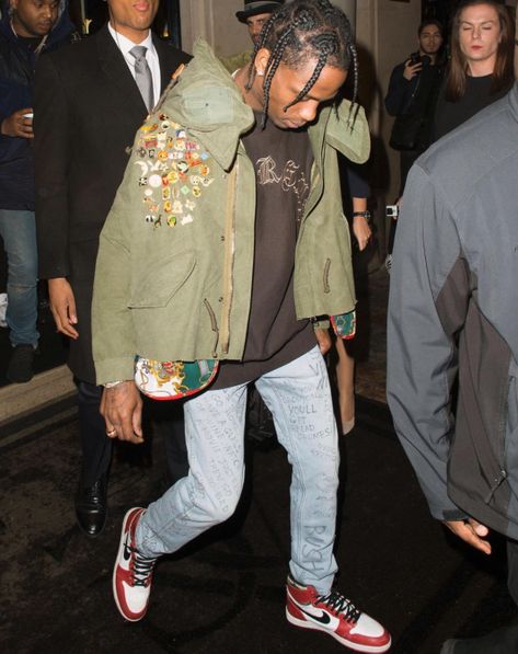 Outfit Air Jordan 1, Alternative Fashion Men, Indie Outfits Vintage, Indie Outfits Men, Travis Scott Outfits, Travis Scott Fashion, Indie Outfits Alternative Fashion, Celebrity Sneakers, Outfits With Air Force Ones