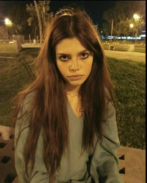 Grunge Girl, French Girl, Aesthetic Makeup, Grunge Aesthetic, Pretty Face, Aesthetic Girl, Maquillaje De Ojos, Hair Goals, Pretty Woman