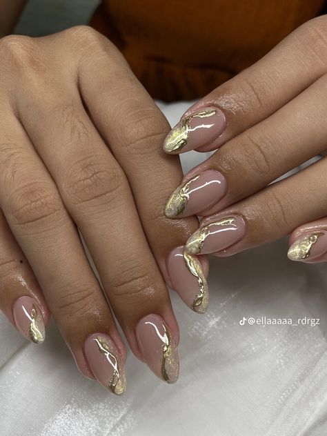 Golden Nail Art Design, Pearl And Gold Nails, Capping Uñas, Acrylic Claws, Golden Nail Art, Bad Nails, Hoco Nails, Green Acrylic Nails, Golden Nails