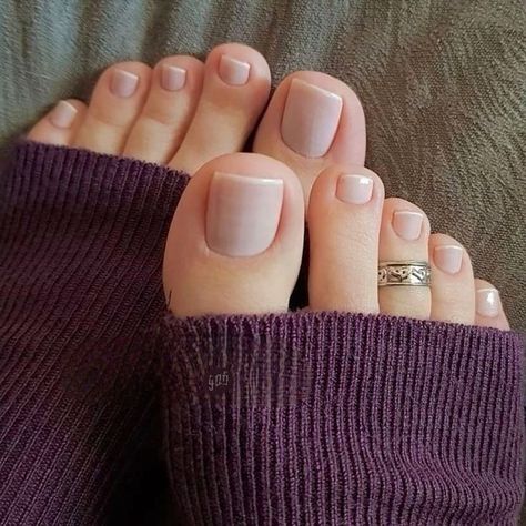 Nail Paint Colors, Feet Nail Design, Gel Toe Nails, Toe Nail Color, Pretty Toe Nails, Hello Nails, Cute Toe Nails, Minimal Nails, Casual Nails