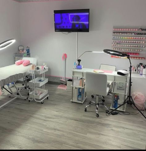 Lash Suite Ideas, Lash Salon Interior Design, Lash Suite, Lash Room Ideas, Nail Room Ideas, Tech Room, Nail Salon Interior Design, Lash Room Decor, Beauty Room Salon