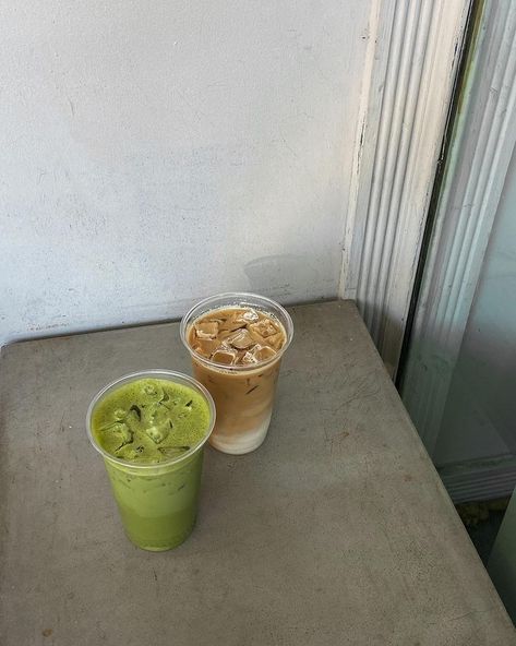 Iced Coffee Aesthetic, Matcha Cafe, Coffee Matcha, Matcha Drink, Iced Matcha Latte, Day Aesthetic, Coffee Obsession, Eat In A Day, Iced Matcha