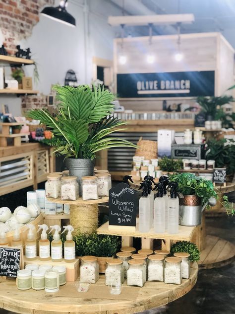 Skincare Boutique Design, Wellness Table Display, Organic Market Design, Holistic Store Ideas, Skincare Display Ideas, Skincare Shop Interior, Natural Store Interior Design, Organic Store Design, Natural Retail Store Design