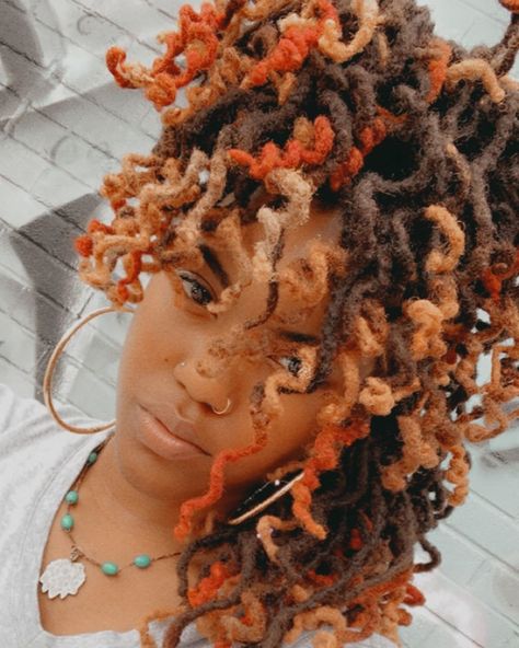 | B R I T B R I G H T 🌻| on Instagram: “✨Hey My Babies!!✨ Who LOVES Guessing Games?! Can You Guess How Many Locs I Have?!? ❤️🌻Winner Gets Dinner ON ME From The BEST SPORTS BAR IN…” Tri Color Locs, Dreadlock Color Ideas, Loc Dye, Loc Dye Ideas, Orange Locs, Locs Color, Loc Colors, Dyed Dreads, Colored Dreads