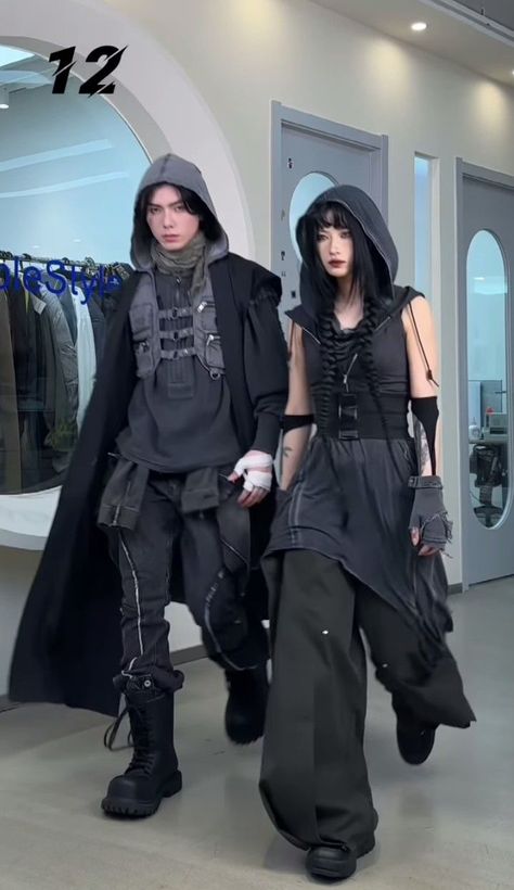 Cyberpunk Apocalypse Outfit, Dystopian Outfits Women, Apocolapyse Outfits, Dystopian Fashion Women, Dune Inspired Outfit, Underworld Outfit, Post Apocalypse Outfit, Cyberpunk Outfit Aesthetic, Dystopian Dress