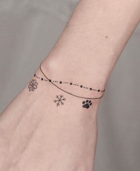 54 Bracelet Tattoos That Are Better Than Jewelry - Our Mindful Life Friendship Bracelet Tattoo, Bracelet Tattoo Ideas, Braclet Tattoo, Tattoos Pulseras, Bracelet Tatoo, Charm Bracelet Tattoo, Small Symbol Tattoos, Wrist Bracelet Tattoo, Charm Tattoo