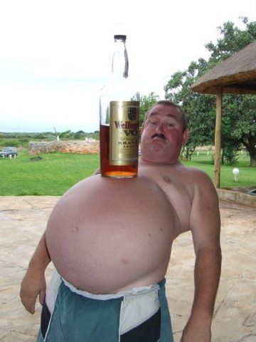 thats a serious beer gut Humour Couple, Crazy Funny Pictures, Fat Man, Very Funny Pictures, Funny Cartoons, Funny People, Funny Kids, Funny Photos, Funny Images