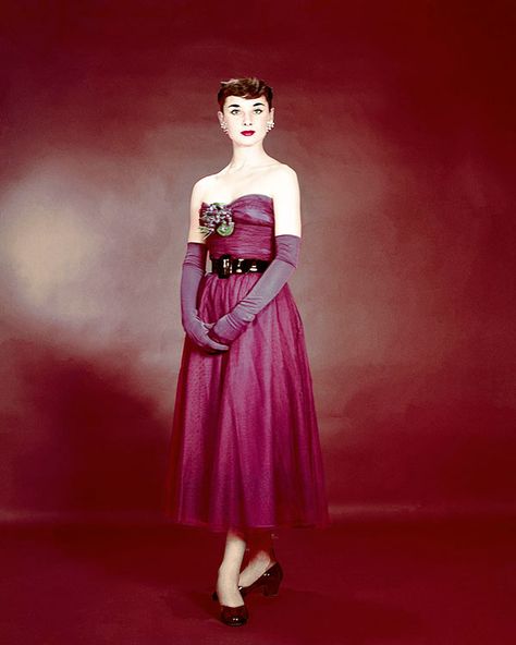 Audrey Hepburn Fashion, Audrey Hepburn Born, Women Template, Violet Dress, 1950s Outfits, A Game Of Clothes, Vintage Stars, Game Of Clothes, Classic Dresses