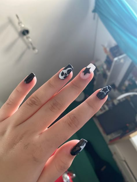 Concert Nails, Euphoria Nails, Short Nail Manicure, Real Cat, Fake Nails Designs, Grunge Nails, Basic Nails, Work Nails, Aesthetic Nails