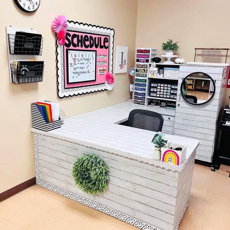 Teacher Chair For Carpet, Teacher Desk Ideas Work Spaces, Classroom Cabinet Makeover, Class Bulletin Board Ideas, Cute Classroom Ideas Elementary, School Office Decorating Ideas, Office Desk Organization Ideas, Small Classroom Setup, Teacher Desk Area