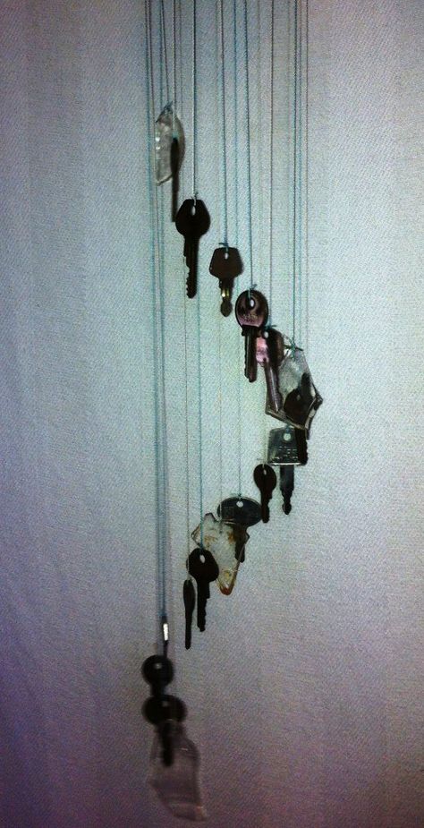 Windchime Diy, Make A Wind Chime, Drilling Holes In Glass, Keys Ideas, Old Key Crafts, Windchimes Diy, Wind Chimes Homemade, Key Crafts, Metal Coat Hangers