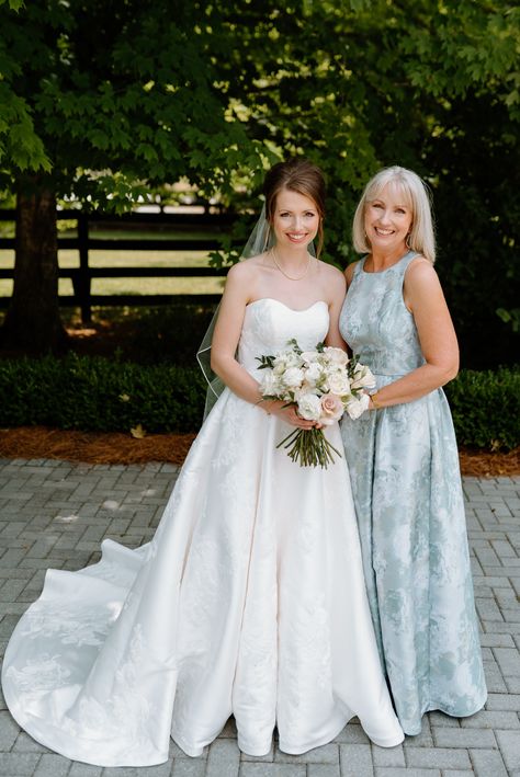 Wedding Pictures, Mother of the Bride, Bridal Gown, Formal Wedding, Day Wedding, Bridal hairstyles, Planning a wedding Bride Parents Outfits, Something Blue Mother Of The Bride, Brides Mom Dress Classy Mothers, Mother Of The Bride Inspiration, Grandmother Style, Mog Dresses, Amber Wedding, Mother Of The Bride Fashion, Blue Mother Of The Bride