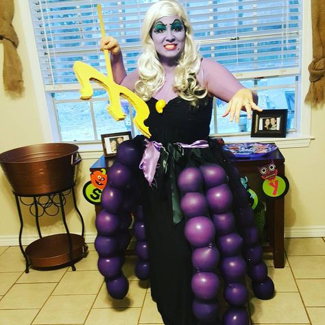 Killer Costume Idea: Ursula the Sea Witch Ursela Costume, Ursula Costume Diy, Sea Witch Costume, Disney Villain Costumes, Witch Costume Diy, Sea Costume, Ursula Costume, Ariel Costumes, Disney Villain