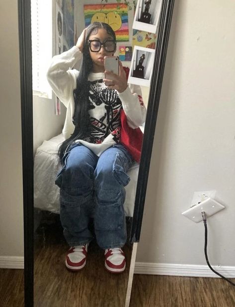 Red White Jordans, Long Hair Glasses, Girl Cargo Pants, Jordans Red, Black White Sweater, White Jordans, Outfit Inspo Casual, Cute Lazy Day Outfits, Red Bag