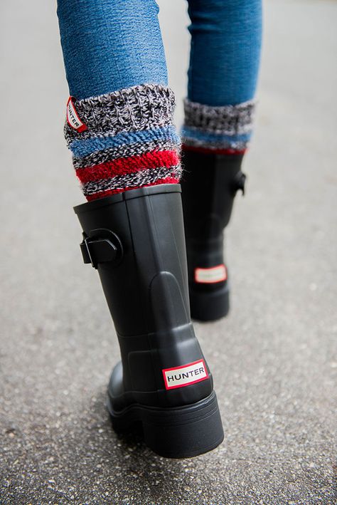 HUNTER RAIN BOOTS + STRIPED BOOT SOCKS | Alyson Haley Hunter Boot, Ugg Outlet, Ankle Rain Boots, Look Short, Hunter Rain Boots, Shoes Adidas, Boot Socks, Shoe Obsession, Outfit Casual