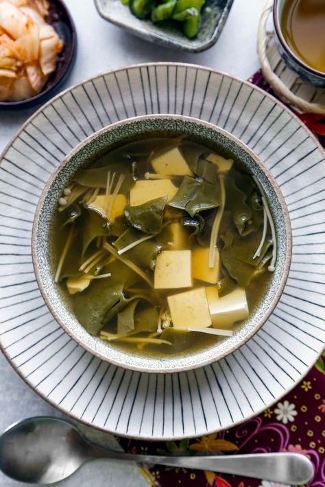 Korean Seaweed Soup (Tofu Miyeok-Guk) Seaweed Soup Recipe, Cleansing Soup, Miyeok Guk, Korean Seaweed Soup, Soup Korean, Soup With Beef, Seaweed Soup, Sunday Cooking, Asian Soup Recipes