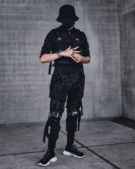 Tech Gear Fashion Men, Mens Cyberpunk Outfits, Tech Core Outfits, Techware Fashion Male, Cyberwear Men, Dark Wear Aesthetic, Men’s Tech Wear, Tech Ware Fashion, Techwear Outfits Male