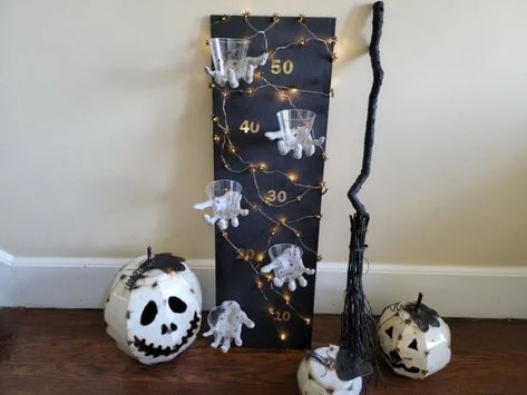 Halloween Party Game: Eyeball Toss Halloween Games Activities, Creepy Eyeball, Creepy Skeleton, Fun Halloween Party Games, Halloween Countdown Calendar, Fun Halloween Games, Spider Light, Hanging Bat, Eye Ball