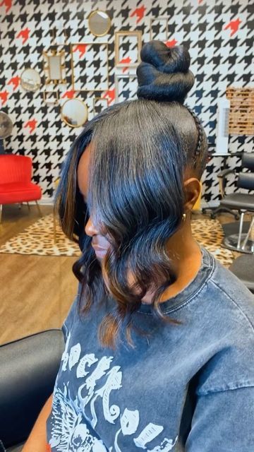 House of Chic 📍 Charlotte, NC on Instagram: "Knot & Bangs ♥️ Heyyyyy sister @tiffanyjivey #CharlotteHairstylist #CharlotteStylist #CharlotteQuickWeave #TopKnot #Bun #Bangs #QuickWeave #QuickWeavebob #Lob #TraditionalSewIn #AtlStylist #ColumbiaStylist #GreensboroStylist #RaleighStylist" Top Knot And Bangs, Top Knot Bun With Bangs For Black Women, Top Knot Bun With Bangs, Bun Bangs, Topknot Bun, Bangs Highlights, Bun With Bangs, Vacation Hair, Quick Weave Bob