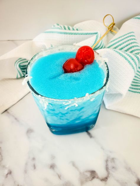 Christmas and winter are just around the corner, and what better way to celebrate than with a holiday cocktail with rum? If you're looking for a delicious blue Christmas drink that will get you in the Christmas spirit, look no further than our Jack Frost holiday cocktail with rum. This festive cocktail combines the classic flavors of peppermint and pineapple with coconut rum and Blue Curacao. Ingredients for a Jack Frost Rum Cocktail for Christmas 8 oz Ice 2 oz Blue Curacao 2 oz Coconut Rum 1 Blue Holiday Cocktails, Types Of Cocktail Glasses, Pinwheel Cookies Christmas, Cocktail With Rum, Fun Holiday Cocktails, Christmas Gin, Winter Cocktail, Pinwheel Cookies, Coconut Syrup