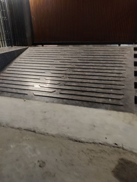 Main Gate Ramp Design Granite, Ramp Tiles Design, Granite Ramp Design, Granite Ramp Design Entrance, Gate Ramp Design, Car Ramp Design Entrance, Car Ramp Design, House Ramp Design, Ramp Design Entrance