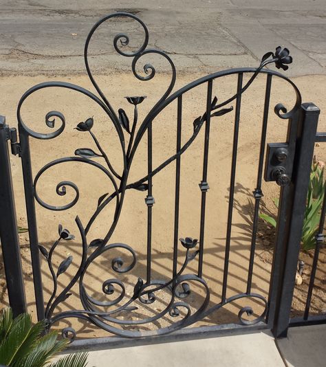 Custom Iron works! Great for a truly unique piece of functional art for your home! Patio Gates, Porte In Ferro, Garden Gates And Fencing, Metal Garden Gates, Iron Garden Gates, Garden Gate Design, Gates And Railings, Wrought Iron Decor, Iron Gate Design