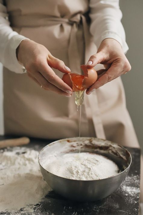 Hands Cooking, Food Photography Cake, Ingredients Photography, Bakery Website, Food Photography Dessert, Baking Photography, Cooking Photos, Kitchen Cook, Dessert Photography