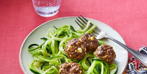 Meatballs With Zucchini Noodles, Meatballs With Zucchini, Feta Meatballs, Zucchini Noodle Recipes, Easy Summer Dinners, Feta Recipes, Summer Recipes Dinner, Cabbage Recipes, Beef Casserole