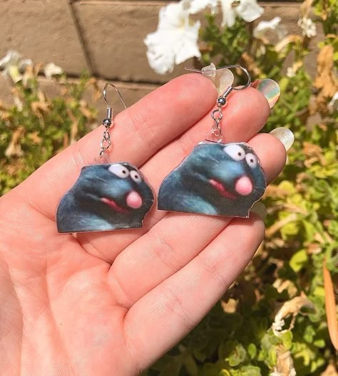 Remy From Ratatouille, Remy The Rat, Anime Cartoon Characters, Pfp Cartoon, Kawaii Necklace, Weird Jewelry, Teachable Moments, Funky Earrings, Shrink Plastic