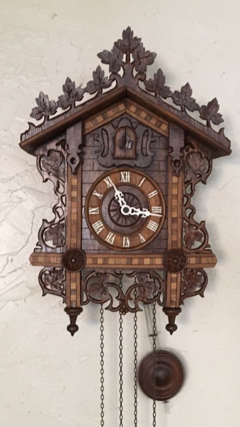 Late 1800s Black Forest cuckoo clock Black Forest Cuckoo Clock, Cookoo Clocks, Clock Embroidery, Coocoo Clock, German Cuckoo Clock, Coo Coo Clock, Small Wall Clock, Old Clock, Old Libraries