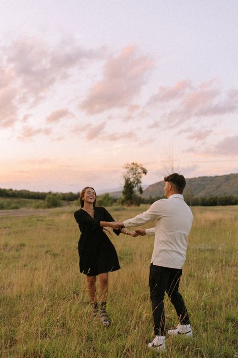 Couples Pose Photoshoot, Fall Pictures Ideas For Couples, Simple Fall Couple Pictures, Aesthetic Couples Pic, Couples Mountain Photoshoot Summer, Late Summer Couples Photoshoot, Engagement Photos Stone Wall, Movement Poses For Couples, Simple Couple Pictures Casual