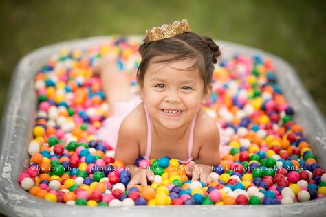 Mini Photo Session Ideas, 4th Birthday Party Theme, Photography Mini Session Ideas, Tub Inspiration, Chubby Cheek Photography, Candy Shoot, Third Birthday Ideas, Valentine Minis, Spring Pics