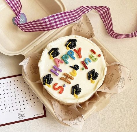 Korean Cake Graduation, Bento Cake Graduation, Graduation Bento Cake, Pastel Cakes, Cake Mini, Korean Cake, Graduation Design, Healthy Breakfast Recipes Easy, Decoration Cake